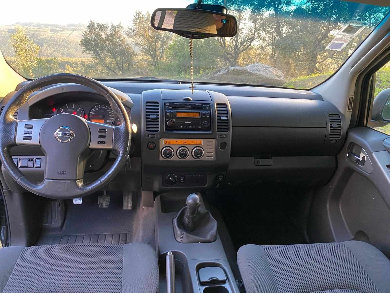 Navara interior frente